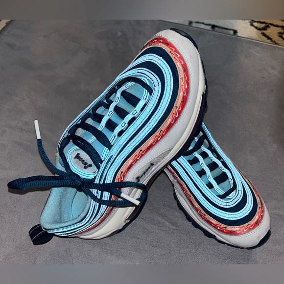 Nike Air Max Shoes - Picture 2 of 5